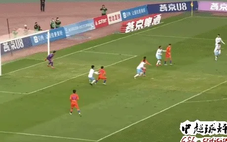 16岁传控中场永动机，如何铲球即起组织进攻？